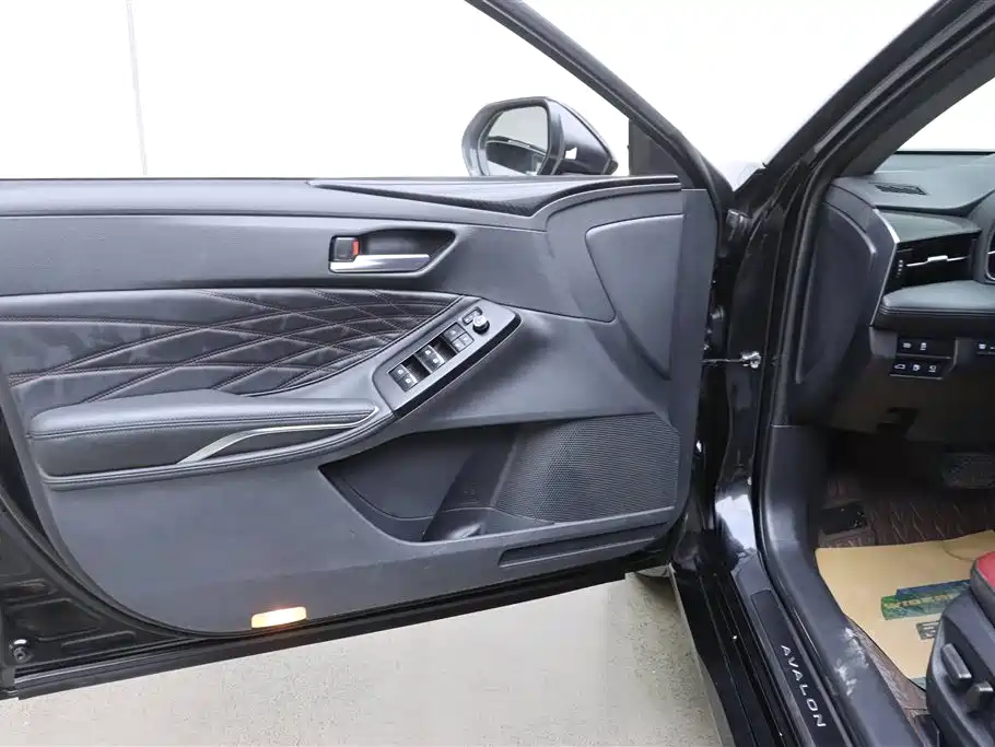 Toyota Avalon 2021 2.5L Touring Noble SPORT Edition фото 8