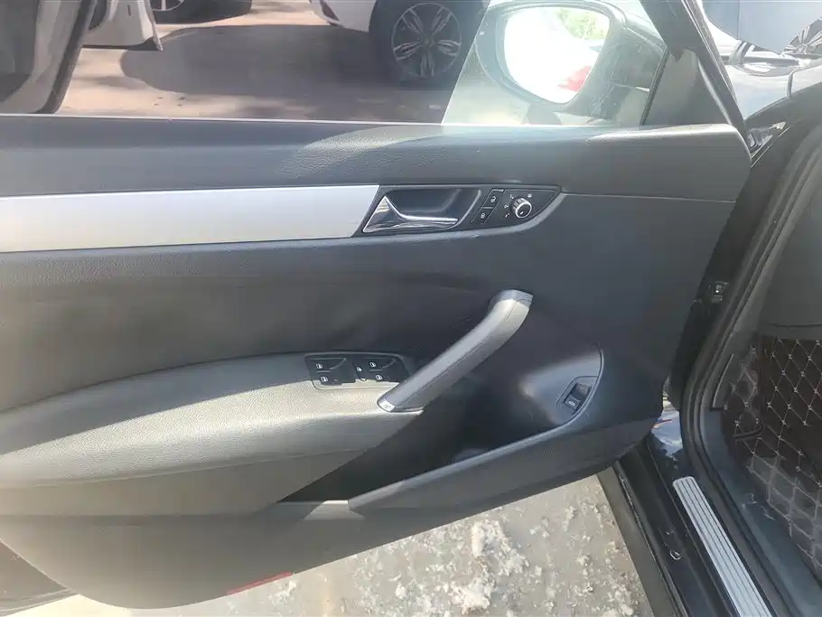 Volkswagen Passat 2014 1.8TSI Automatic Honor Edition фото 7