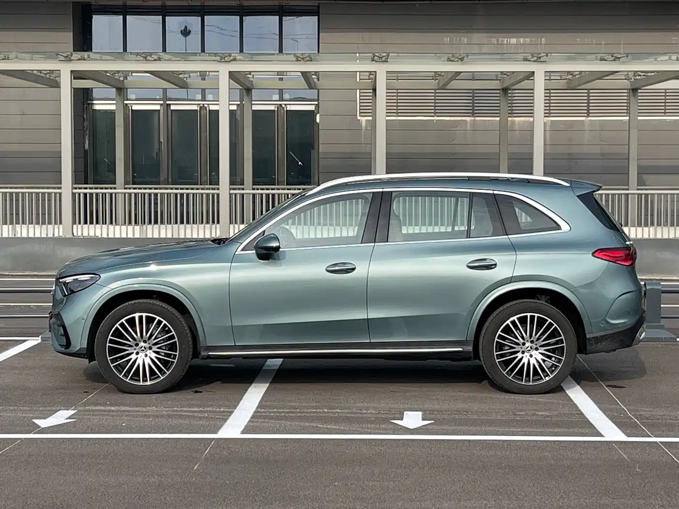 Mercedes-Benz GLC 2024 GLC 300 L 4MATIC Luxury 5-seater фото 3