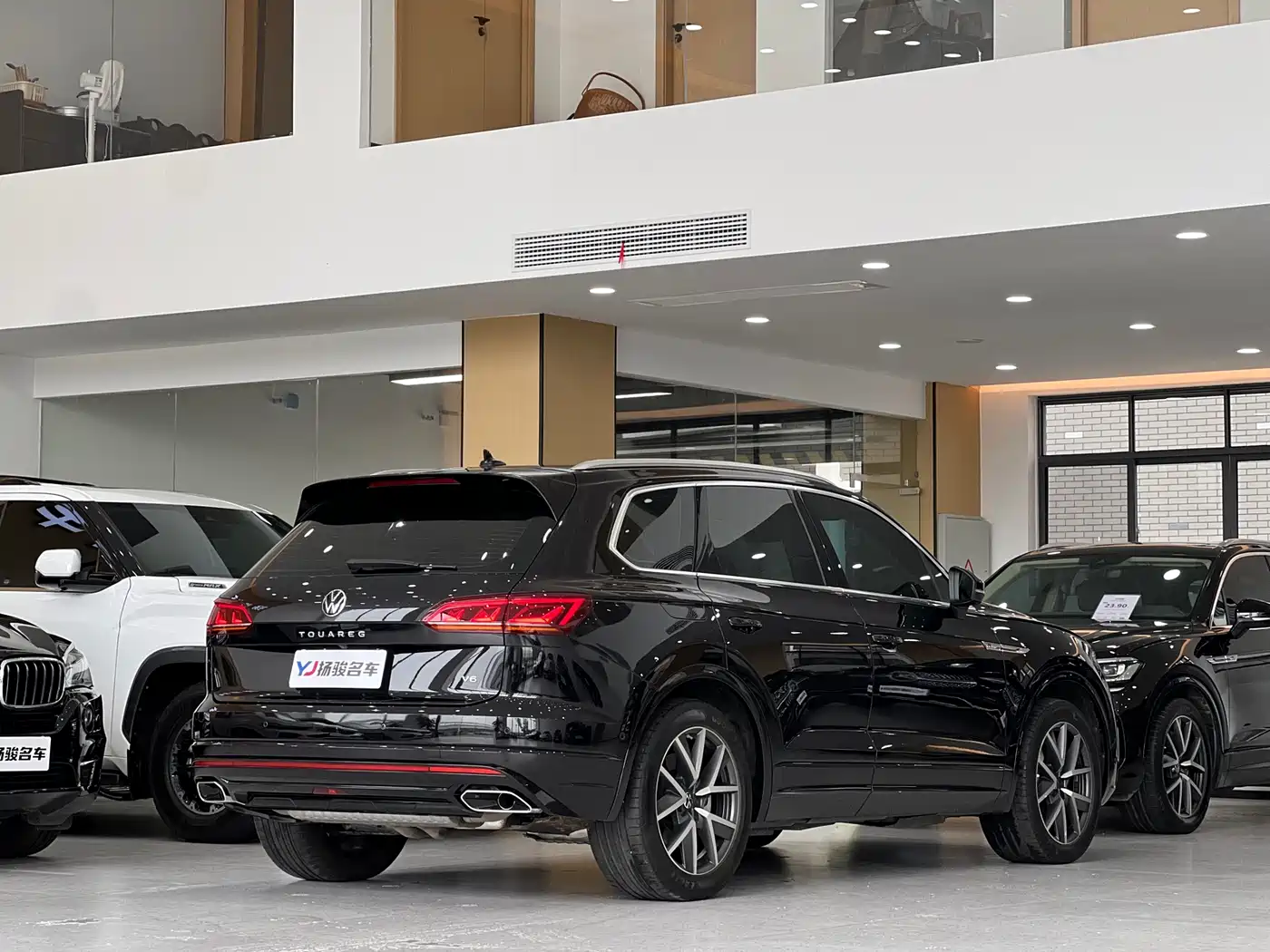 Volkswagen Touareg 2021 3.0TSI R-Line Classic Sport Package фото 3