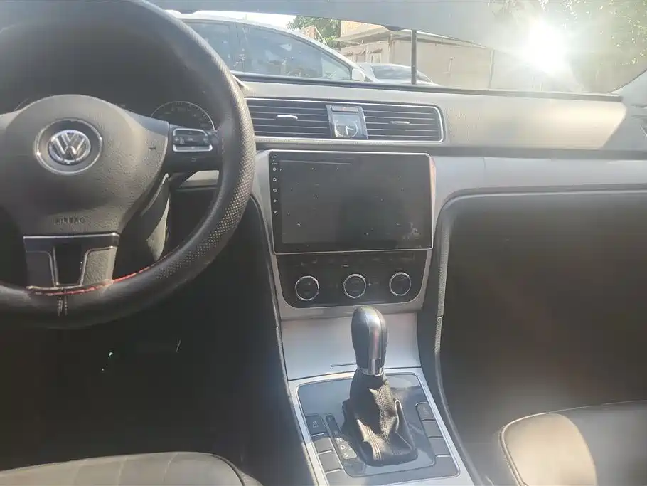 Volkswagen Passat 2014 1.8TSI Automatic Honor Edition фото 13