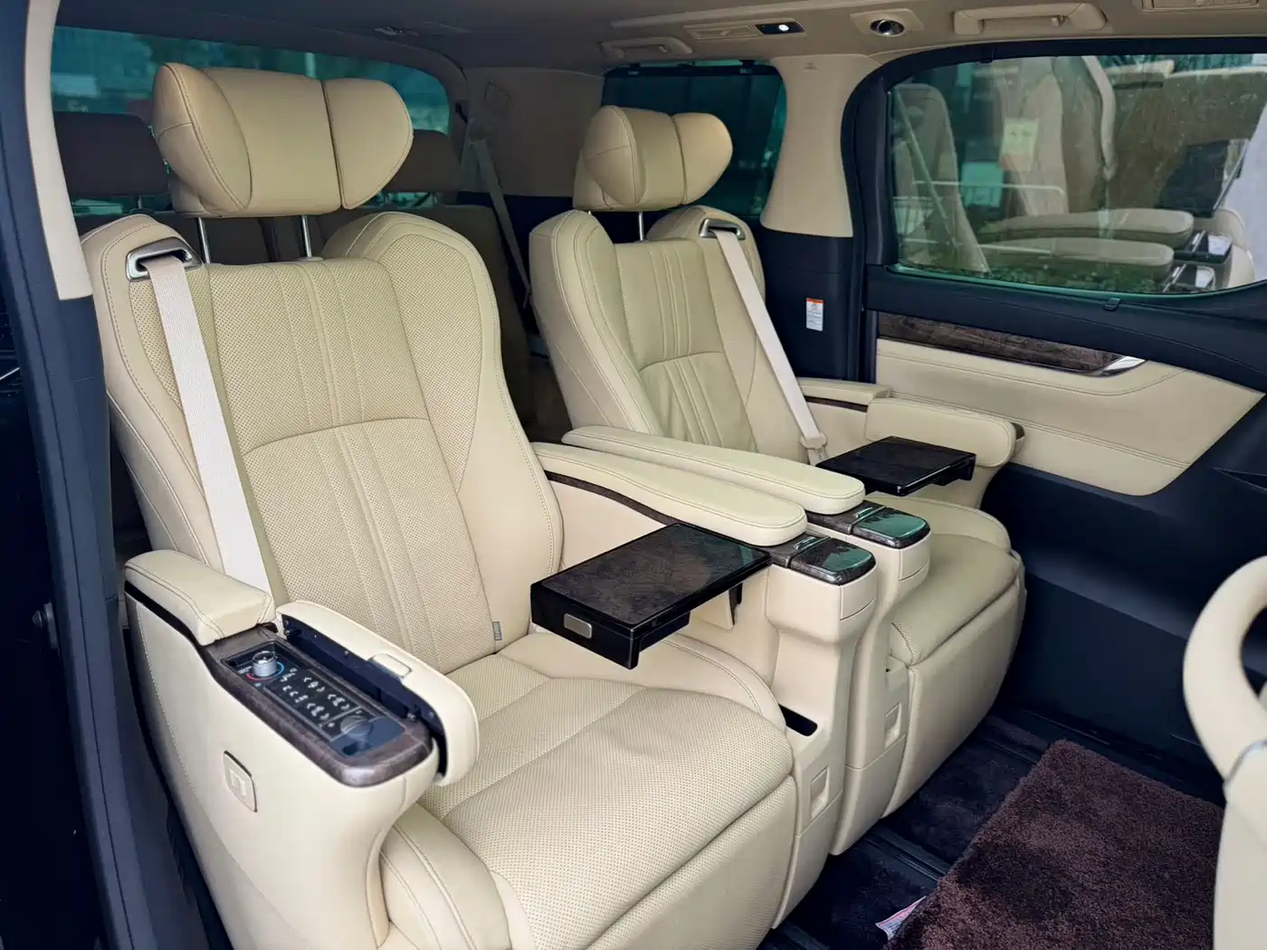 Toyota Alphard 2021 Hybrid 2.5L Premium фото 18