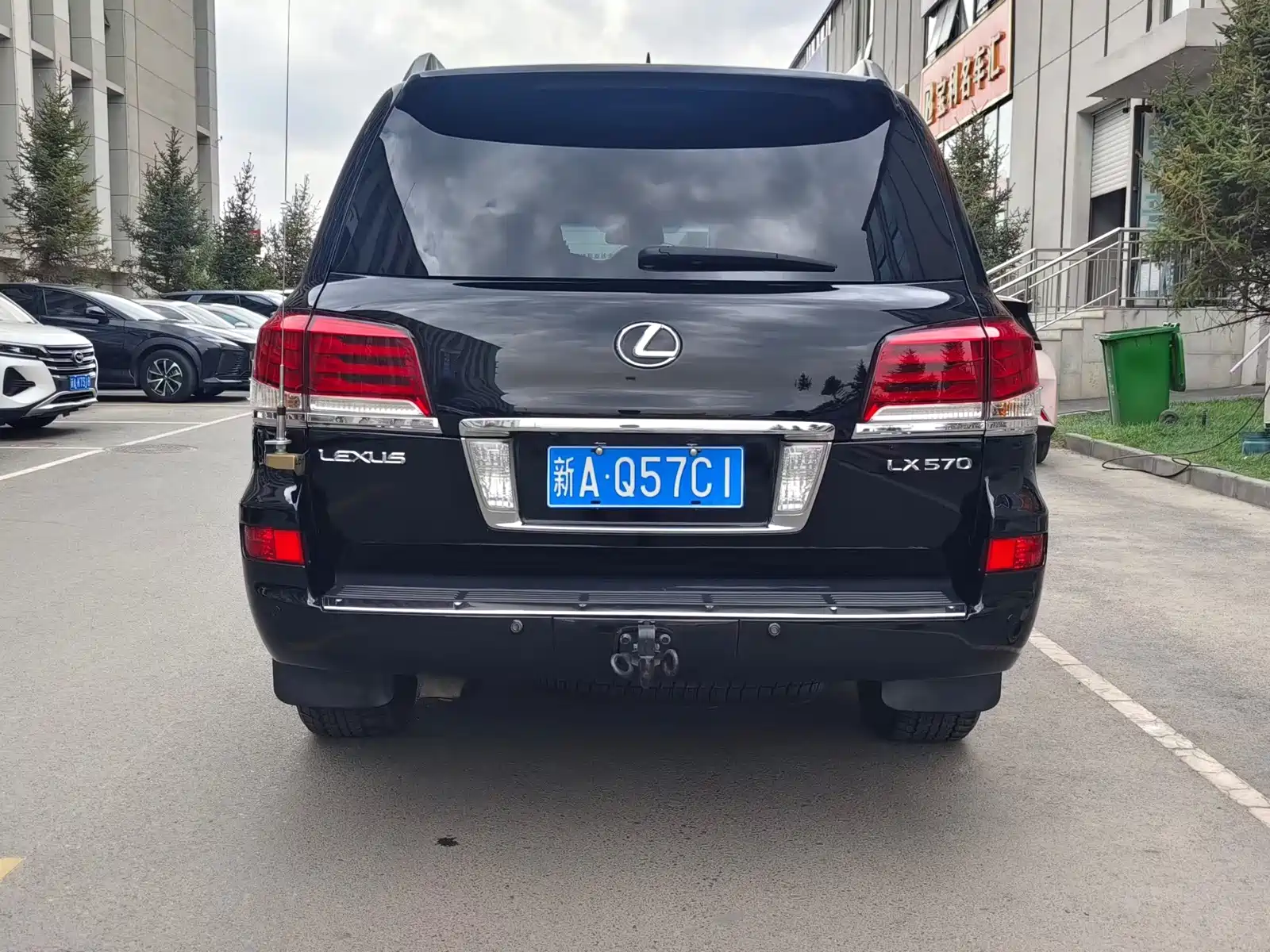 Фото 4 - Lexus LX