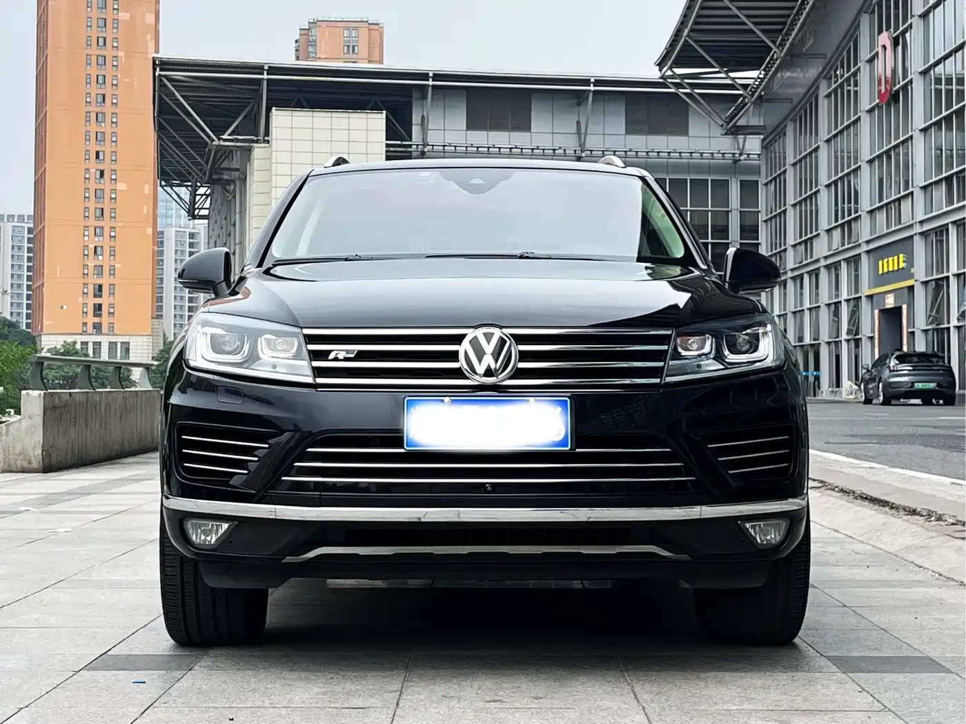 Volkswagen Touareg 2016 3.0TSI High Configuration фото 2