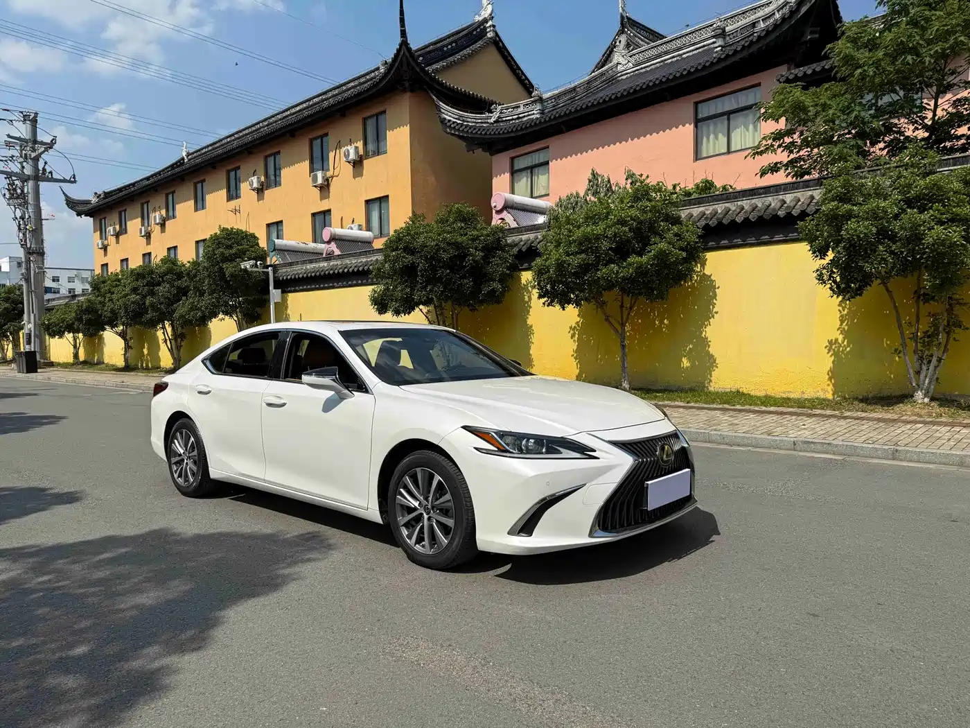 Фото 3 - Lexus ES