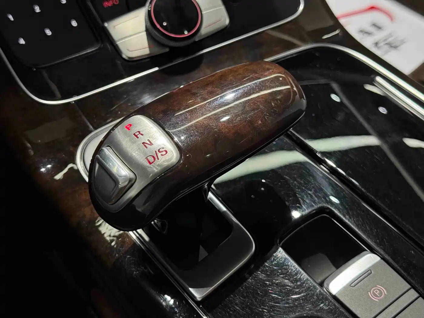 Photo 9 - Audi A8