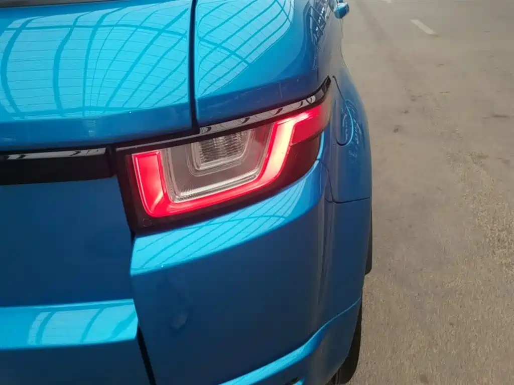 Land Rover Range Rover Evoque 2018 240PS Moraine Lake Blue Limited Edition фото 8