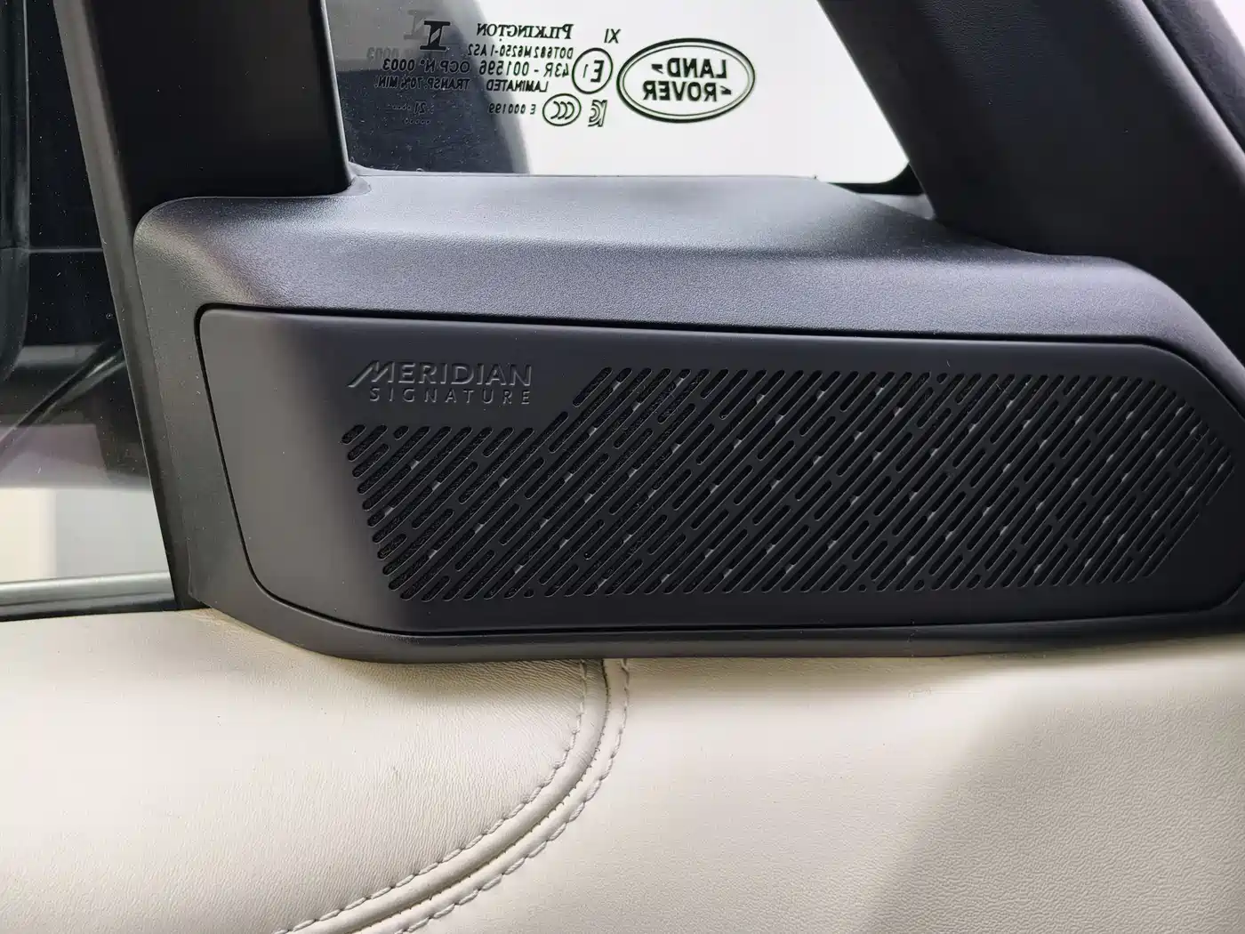 Land Rover Range Rover 2023 4.4 V8 530PS Launch Edition фото 17
