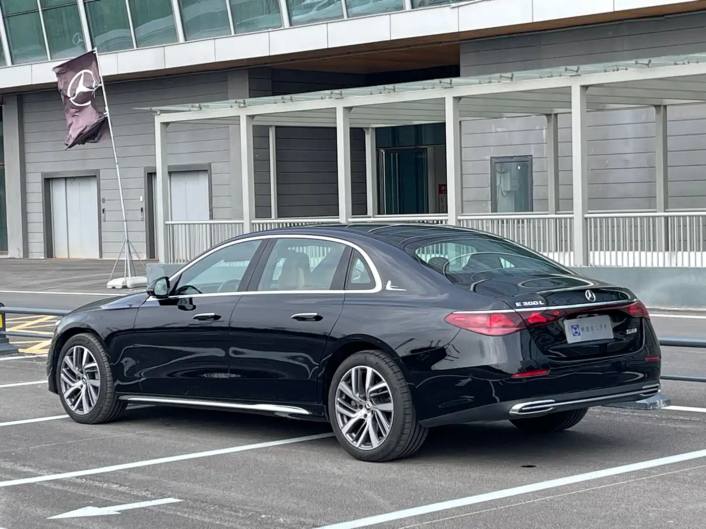 Mercedes-Benz E-Class 2024 E 300 L Fashion фото 9