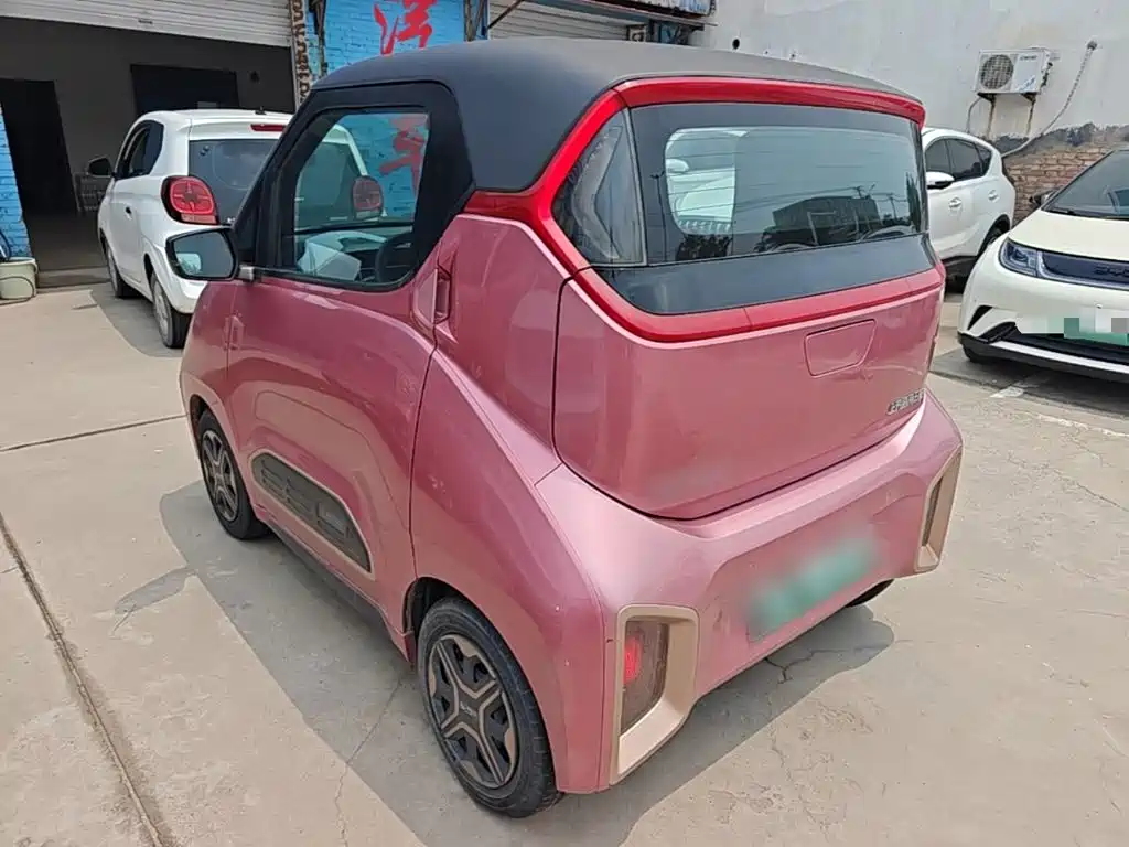 صورة 5 - Baojun E200