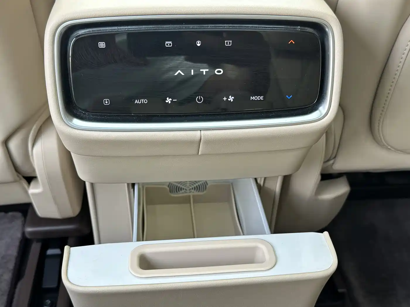 AITO Wenjie AITO M9 2024 Extended Range Ultra 42kWh 6-Seater фото 20