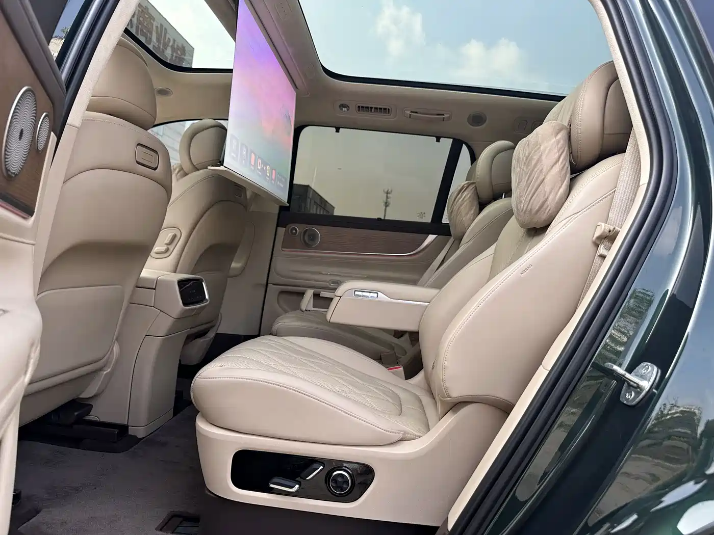 AITO Wenjie AITO M9 2024 Extended Range Ultra 42kWh 6-Seater фото 18