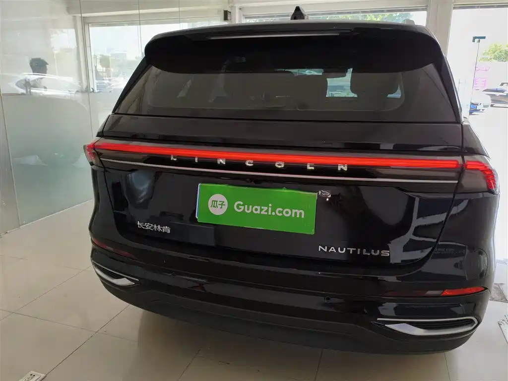 LINCOLN NAVIGATOR