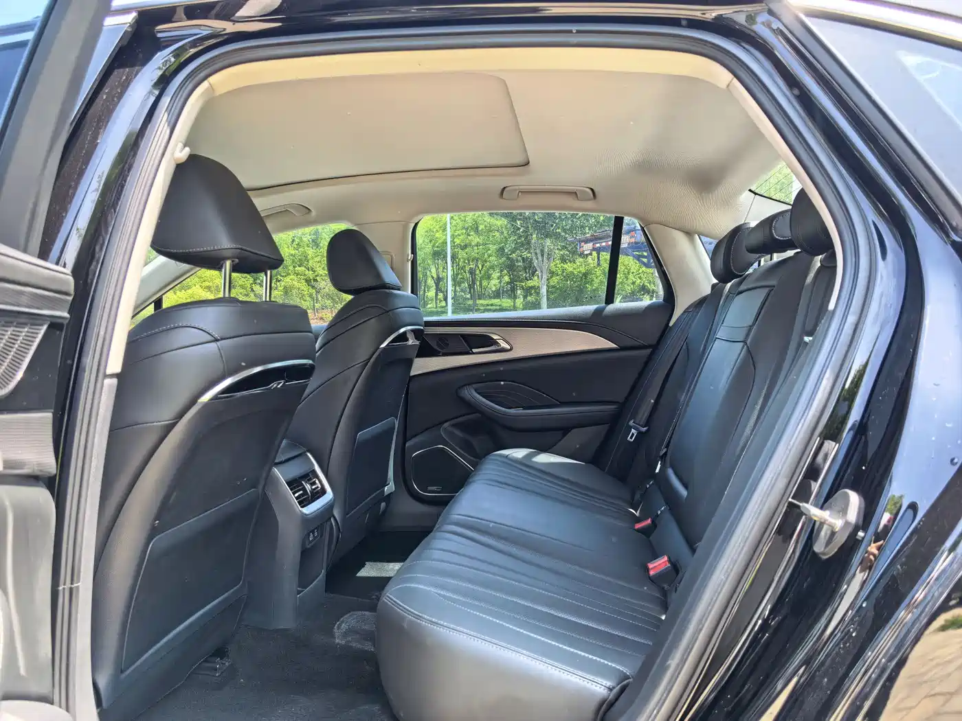 Hongqi H5 2024 1.5T DCT Smart Connect Flag Rhythm Edition фото 9