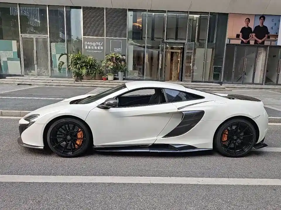 MCLAREN 650S