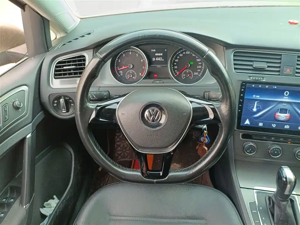 Volkswagen Golf 2016 230TSI Automatic Comfort фото 3