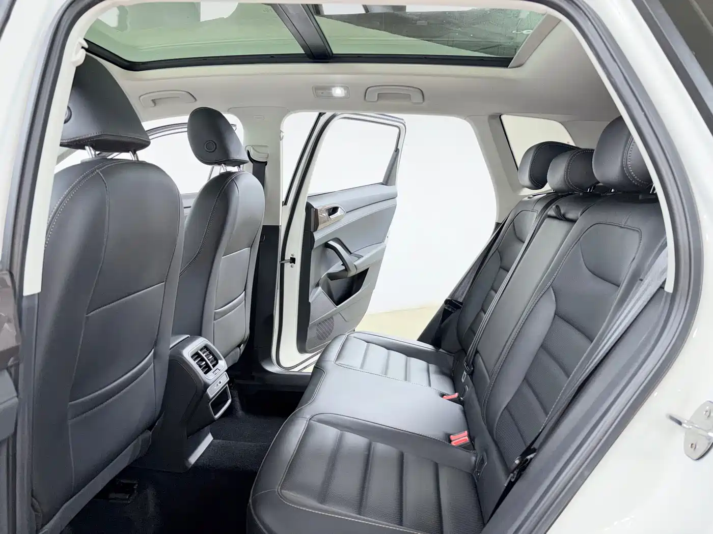 Volkswagen Tharu 2022 280TSI FWD Luxury Edition фото 9