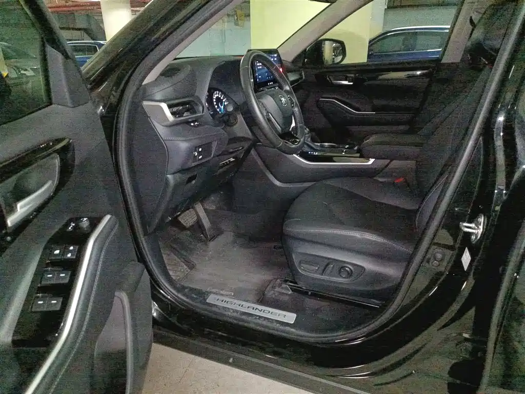 Toyota Highlander 2023 2.5L Smart Hybrid Dual Engine AWD Premium 7-Seater фото 13