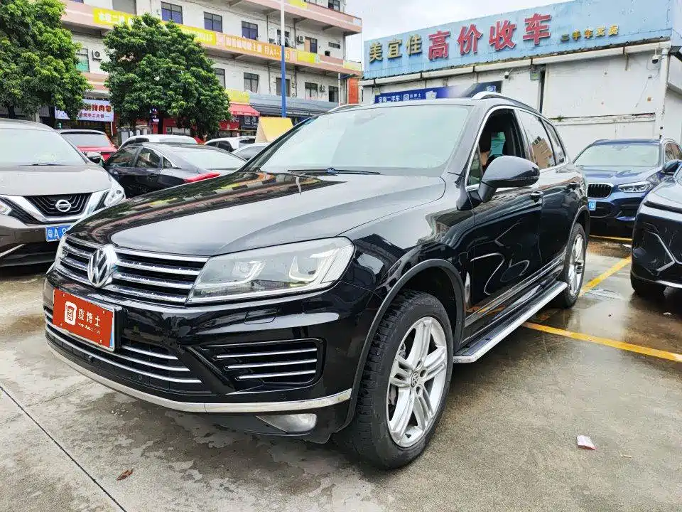 Фото 1 - Volkswagen Touareg