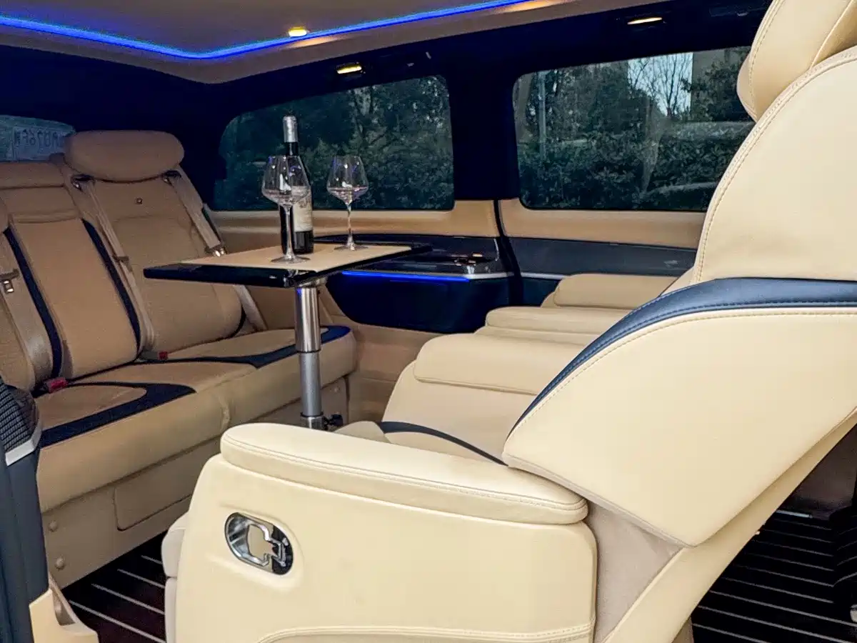 Mercedes-Benz V-Class 2018 V 260 L Premium Long Wheelbase Edition China VI фото 30