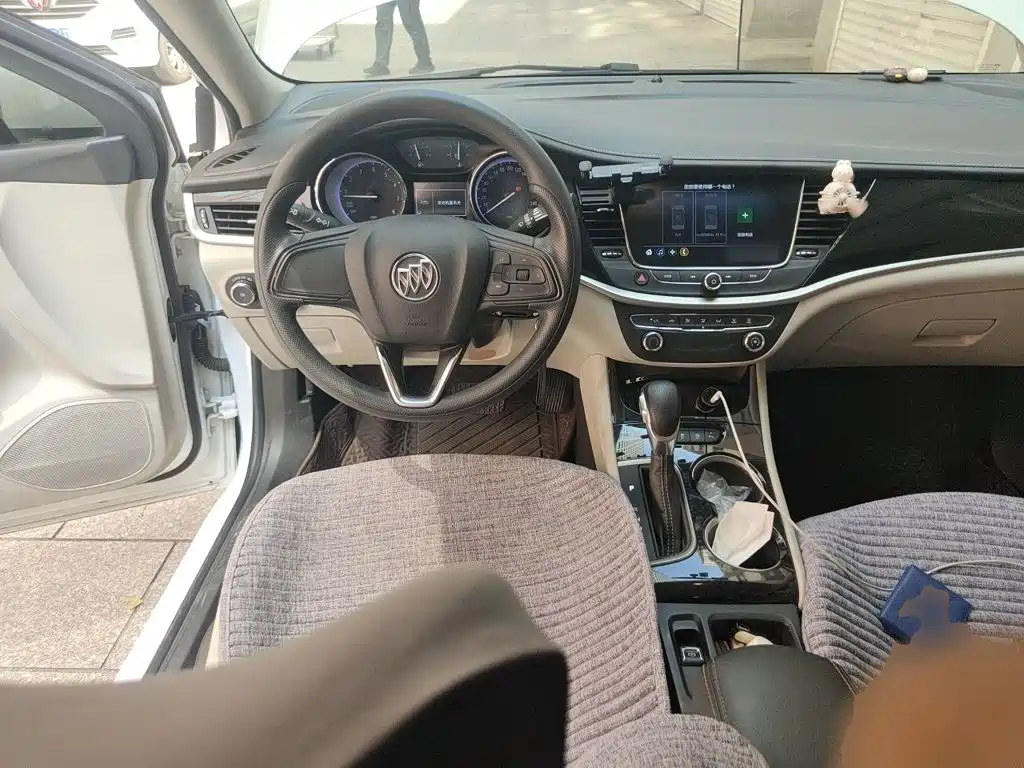 Photo 11 - Buick Verano