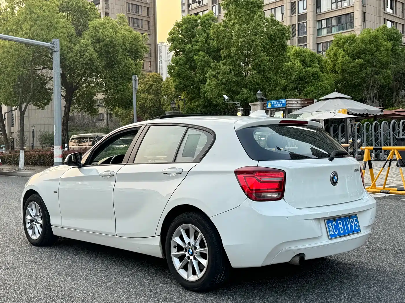 BMW 1 Series (Import) 2013 Facelift 116i Urban Model фото 6