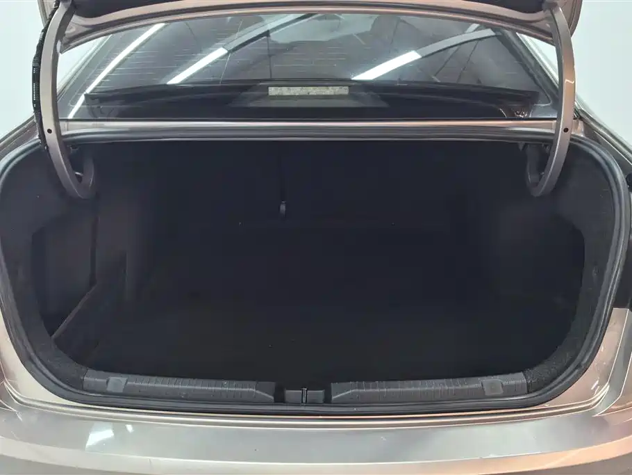 Volkswagen Bora 2019 Facelift 1.5L Automatic Fashion China VI фото 4
