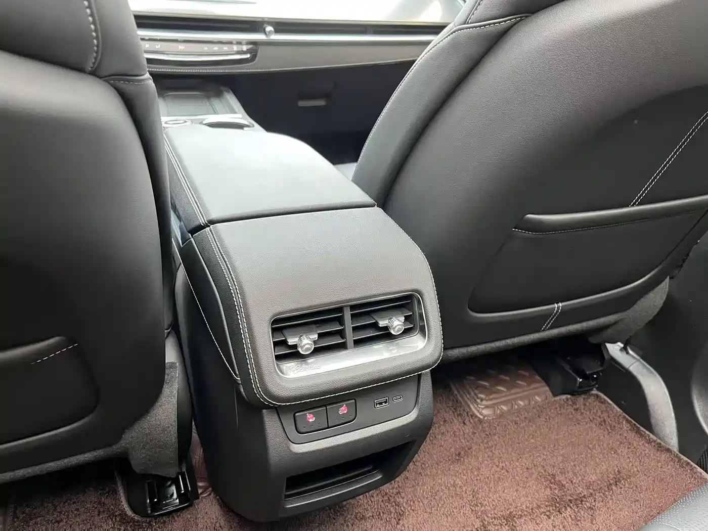 Cadillac XT5 2025 2.0T Premium Model фото 13