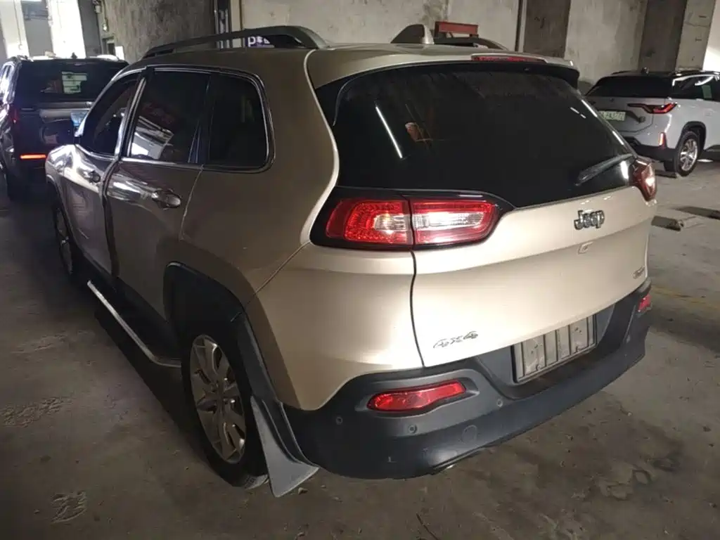 Jeep Cherokee (Import) 2015 2014 2.4L Luxury