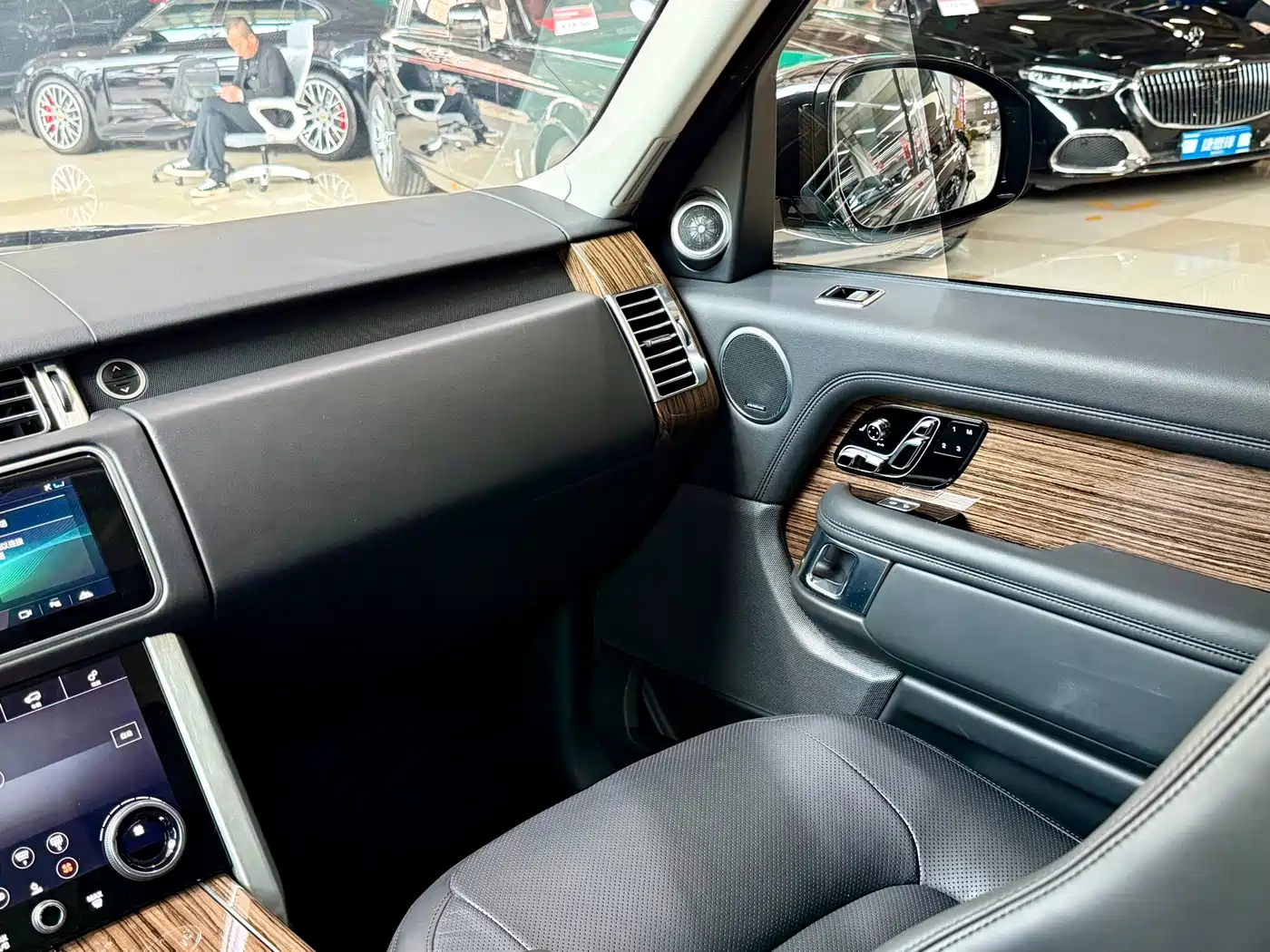 Land Rover Range Rover 2019 3.0 SC V6 Heritage Extended Edition фото 17