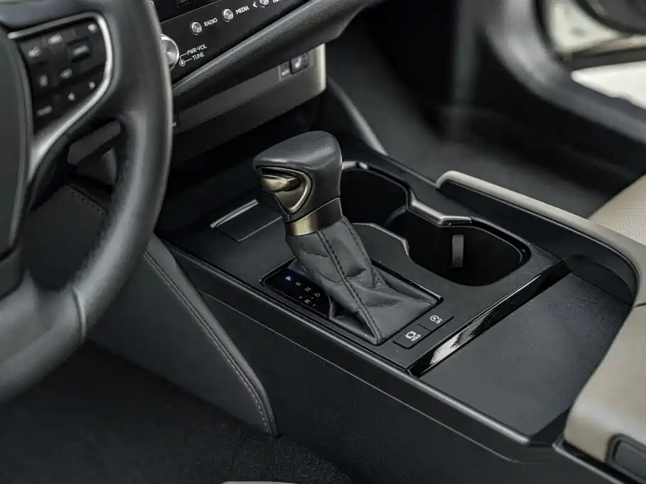 Lexus ES 2022 200 Excellence Edition фото 21