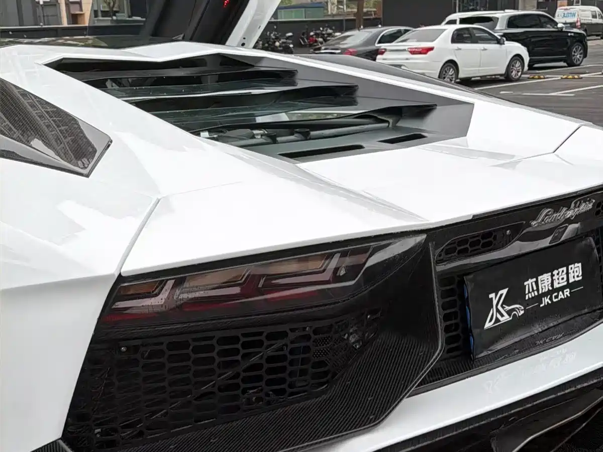 Lamborghini Aventador 2011 LP 700-4 фото 11