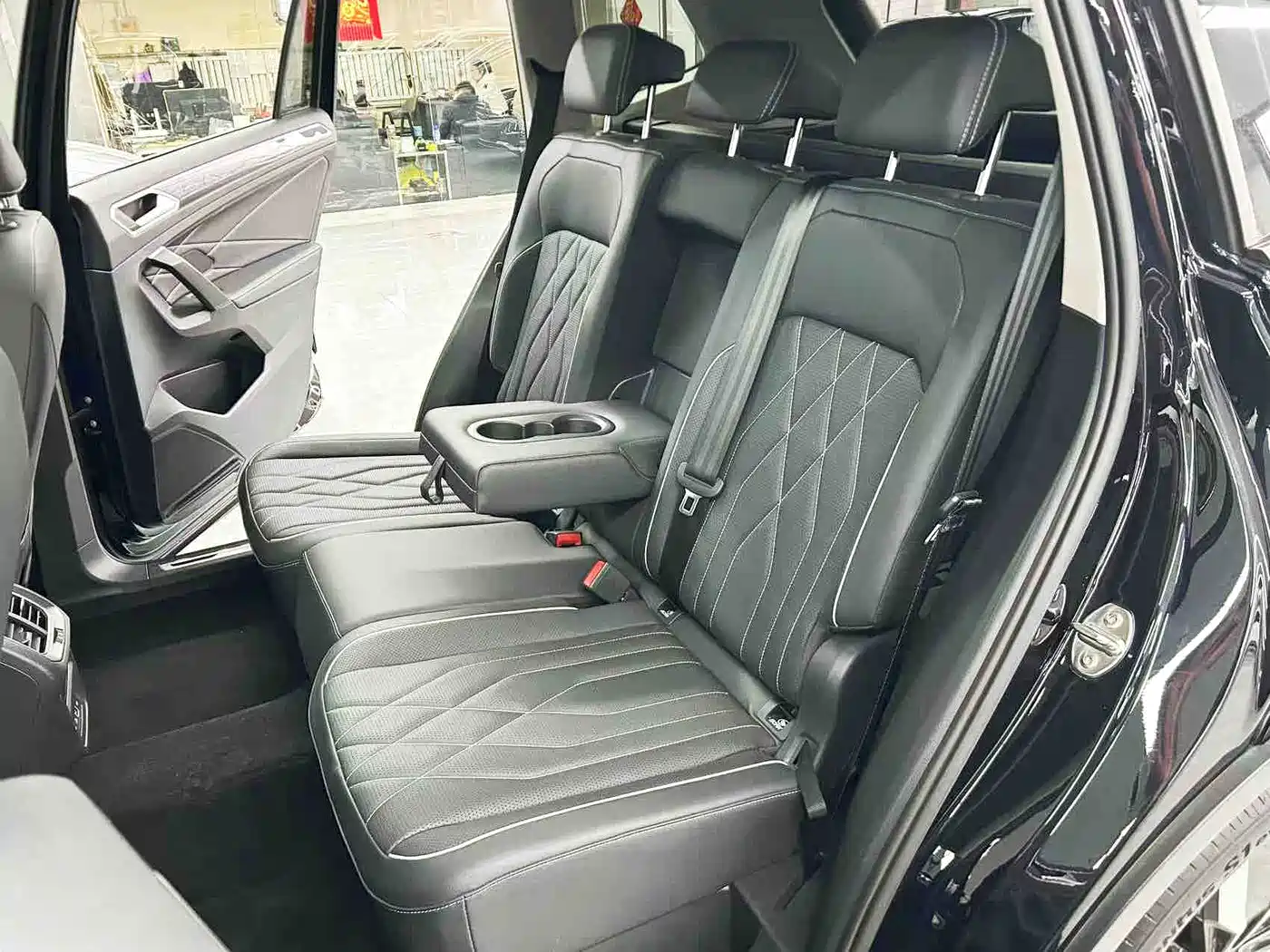 Volkswagen Tiguan L 2024 330TSI Automatic 2WD R-Line Premium Enjoyment Edition фото 18
