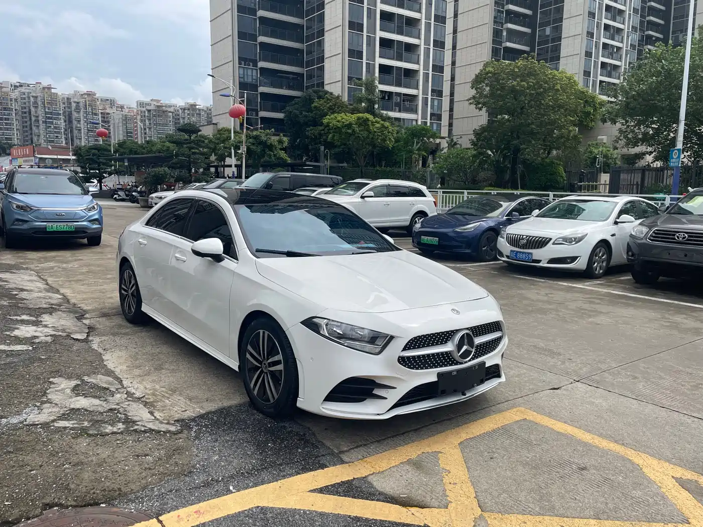 Mercedes-Benz A-Class 2019 A 180 L Sport Sedan фото 3