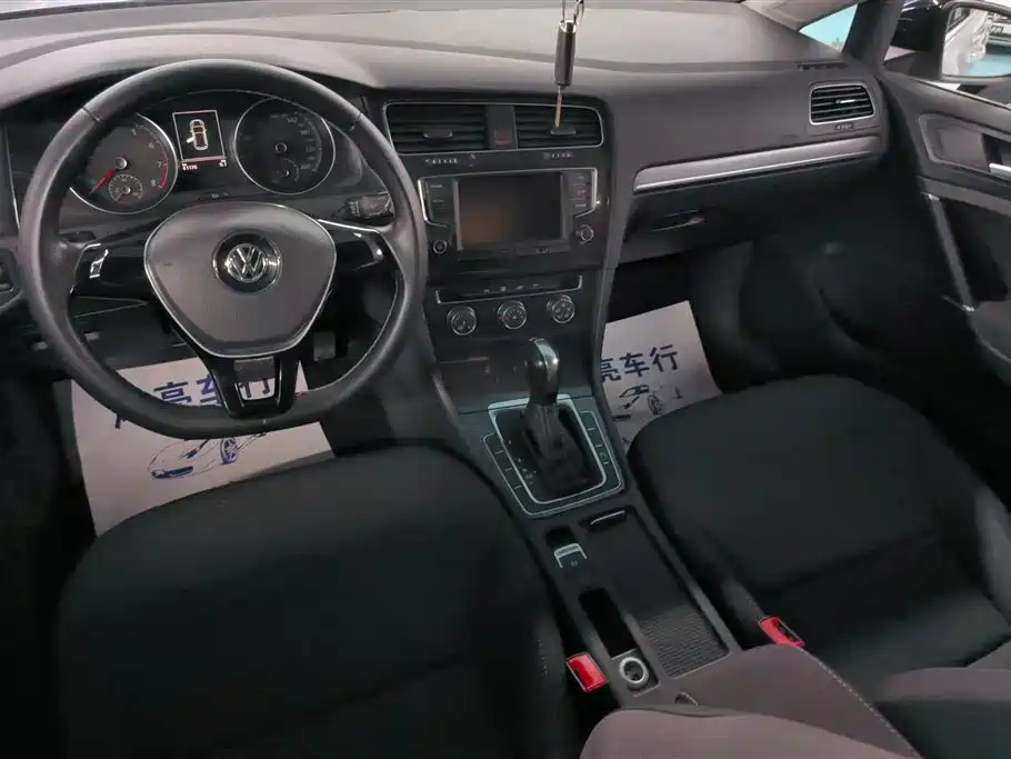 Volkswagen Golf 2017 230TSI Auto Comfort Millionth Anniversary Edition фото 12