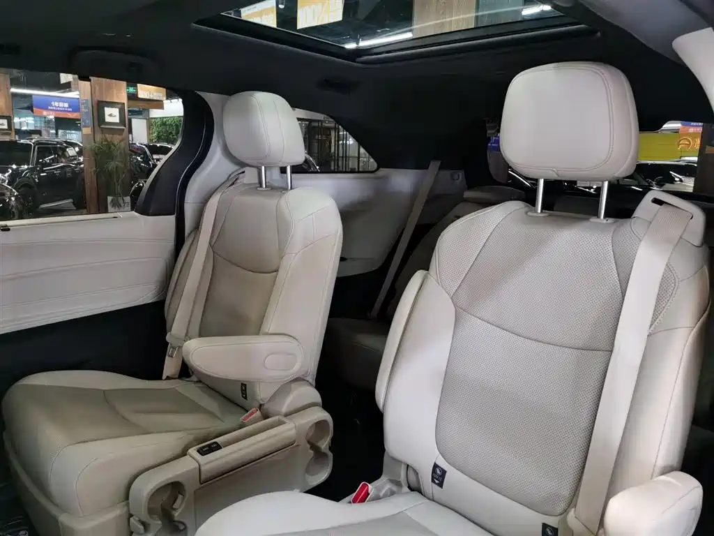 Toyota Granvia 2023 2.5L Hybrid Prestige PLUS Edition фото 10