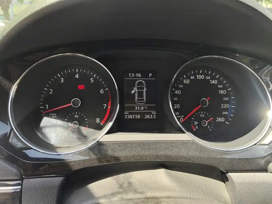 Volkswagen Sagitar 2017 230TSI Automatic Luxury фото 14