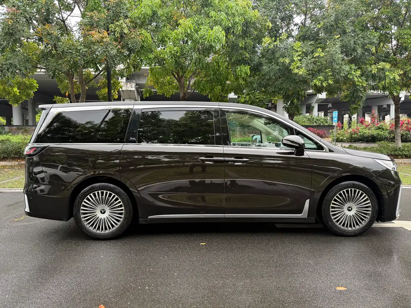 Voyah Auto Voyah Dreamer 2025 PHEV 4WD Kunpeng Premium Edition фото 6