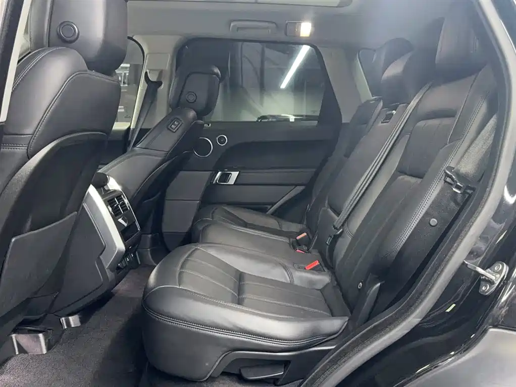 Land Rover Range Rover Sport 2019 3.0 SC V6 Special Edition фото 11