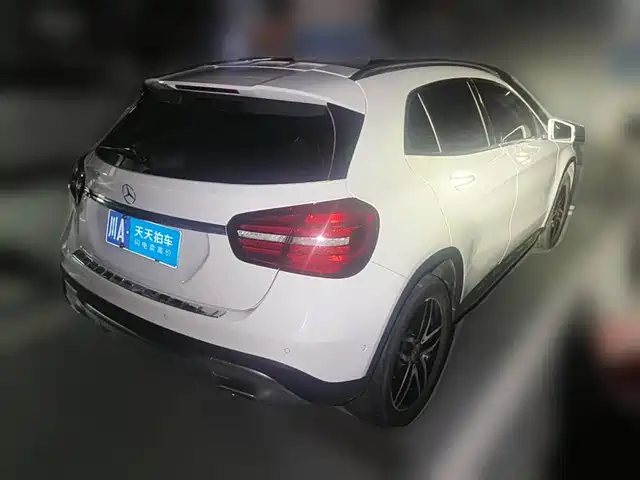 Mercedes-Benz GLA 2017 GLA 200 Fashion — фото 2