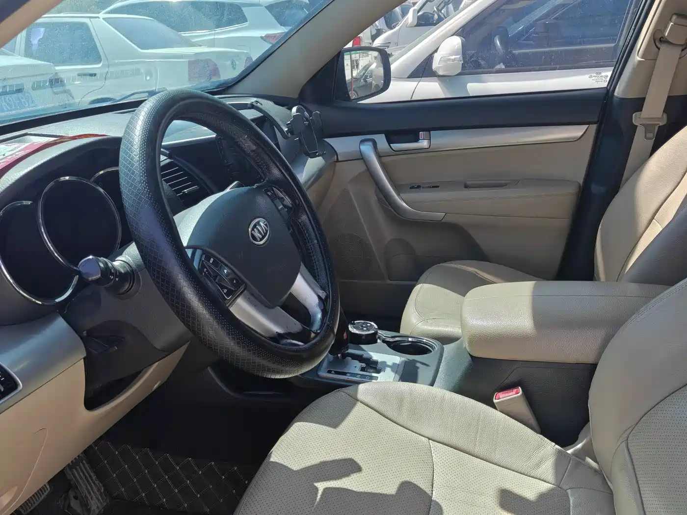 Kia Sorento 2012 2.4L Gasoline Luxury Edition фото 4