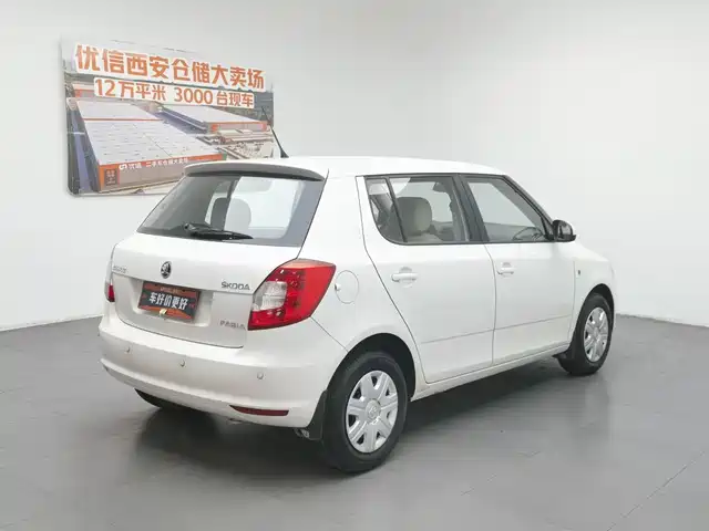 Škoda Fabia 2014 1.4L Automatic Crystal Edition — фото 2