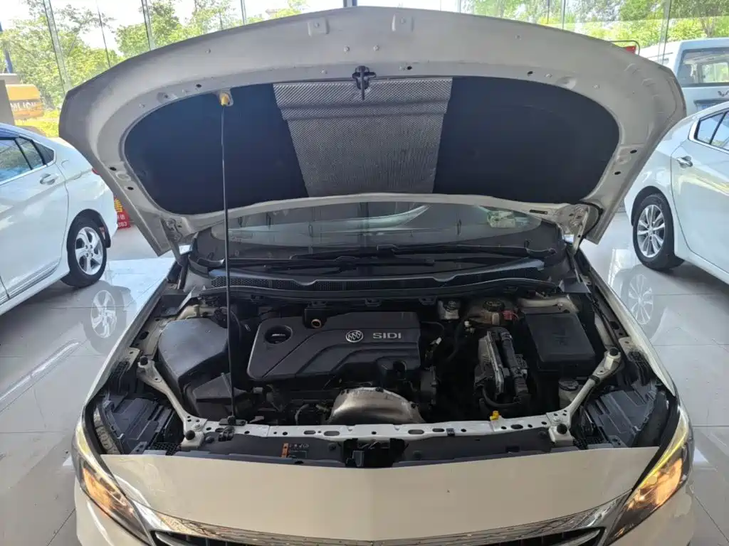 Photo 16 - Buick Verano
