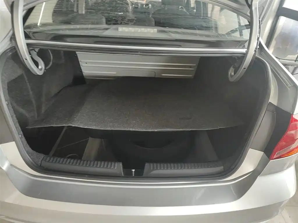Volkswagen Jetta 2017 1.5L Automatic Fashion фото 19