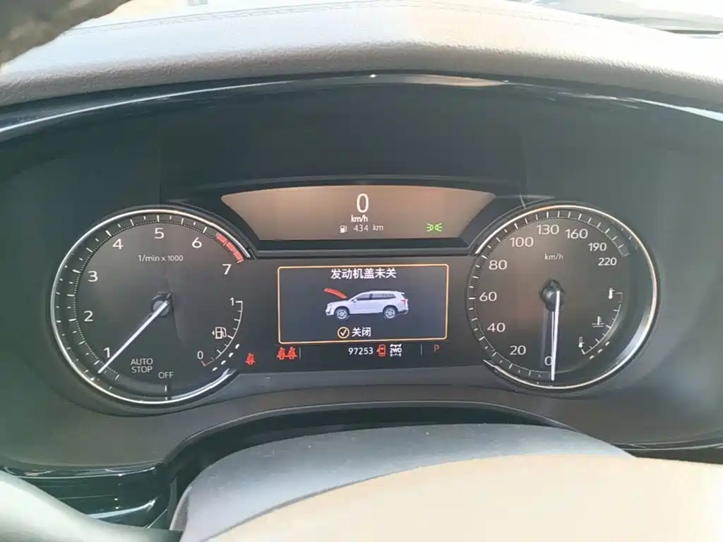 Фото 12 - Cadillac XT6