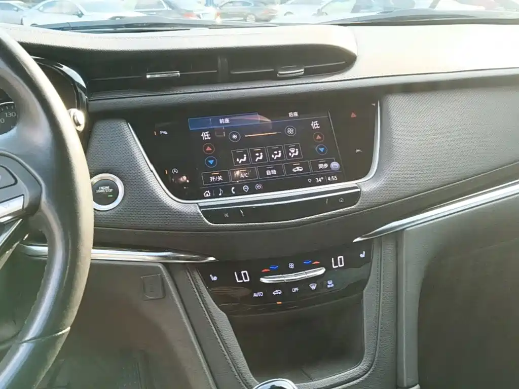 Фото 13 - Cadillac XT6