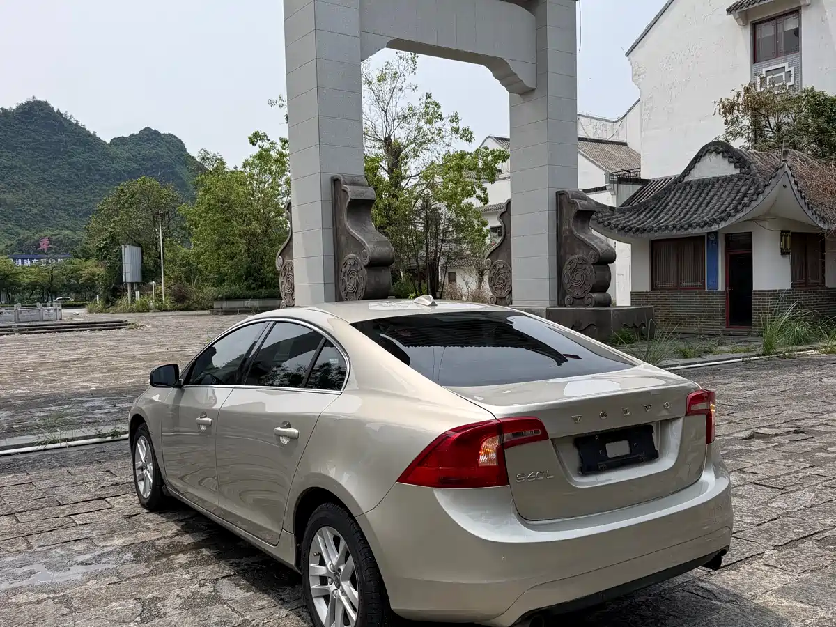 VOLVO S60