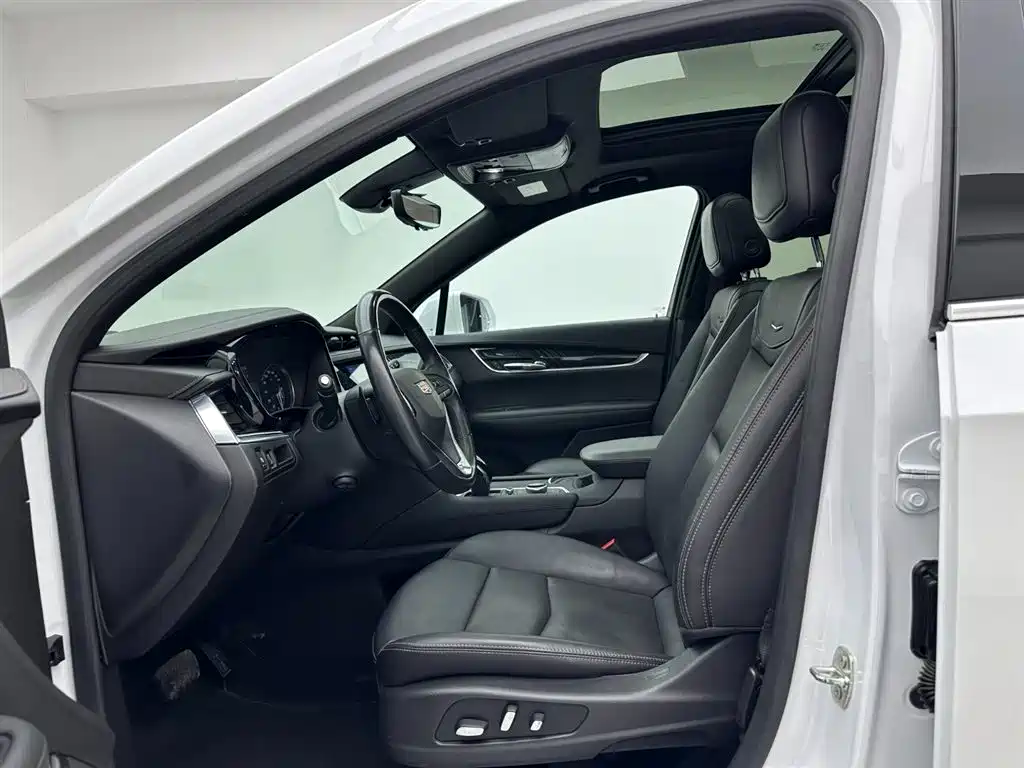 CADILLAC XT6