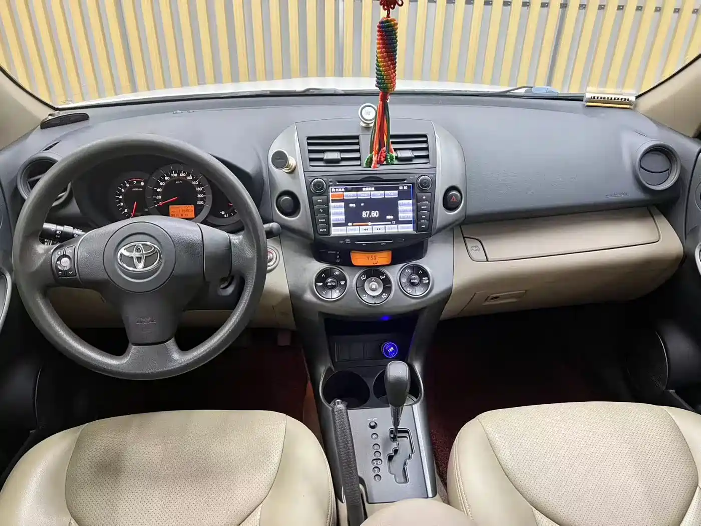 Toyota RAV4 Rongfang 2011 2.0L Automatic Classic Edition фото 5