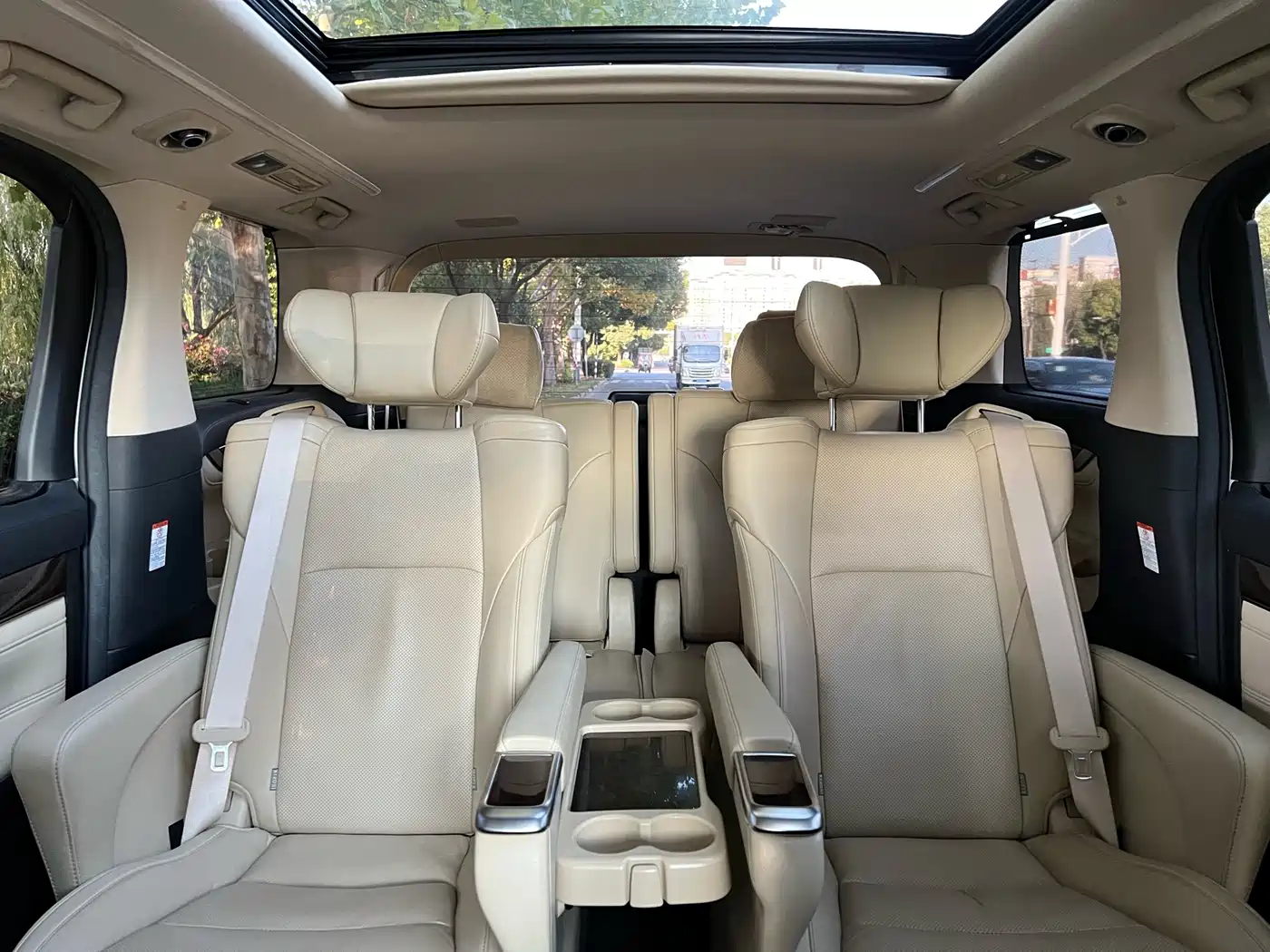 Toyota Alphard 2021 Hybrid 2.5L Luxury фото 19